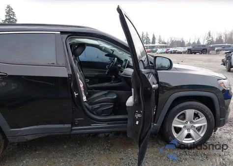 2022 Jeep Compass Latitude 4X4 z USA, uszkodzony, nr VIN 3C4NJDBB8NT102486